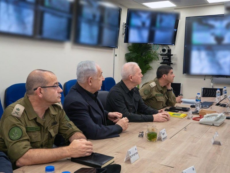 Netanyahu e Mod Gallant na base militar de Kirya, em Tel Aviv | © IMoD/Ariel Hermoni