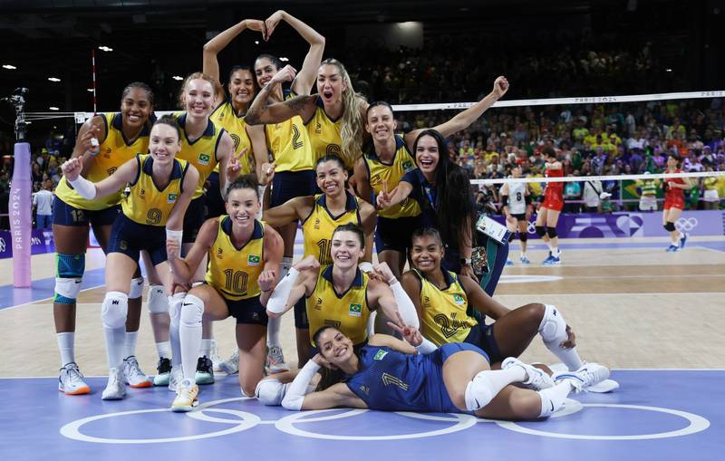 Paris 2024: Brasil domina e avança às quartas do vôlei feminino