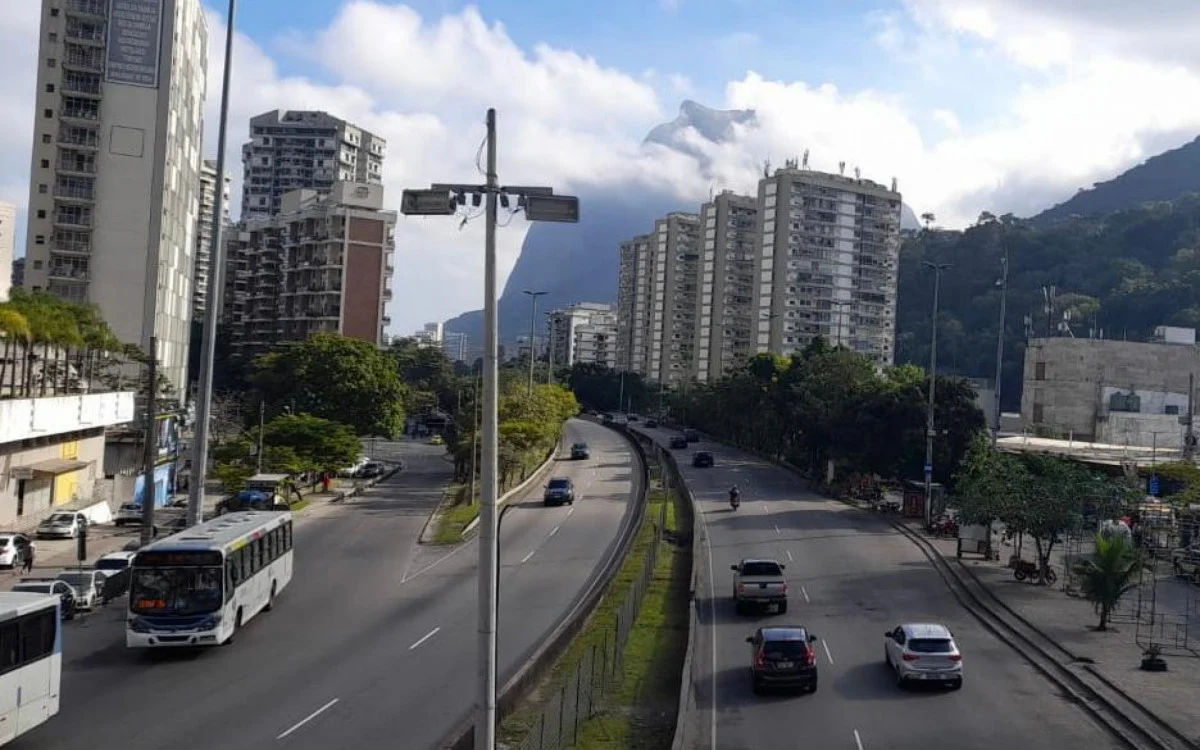 Rio inaugura primeira faixa exclusiva para motos na Autoestrada Lagoa-Barra