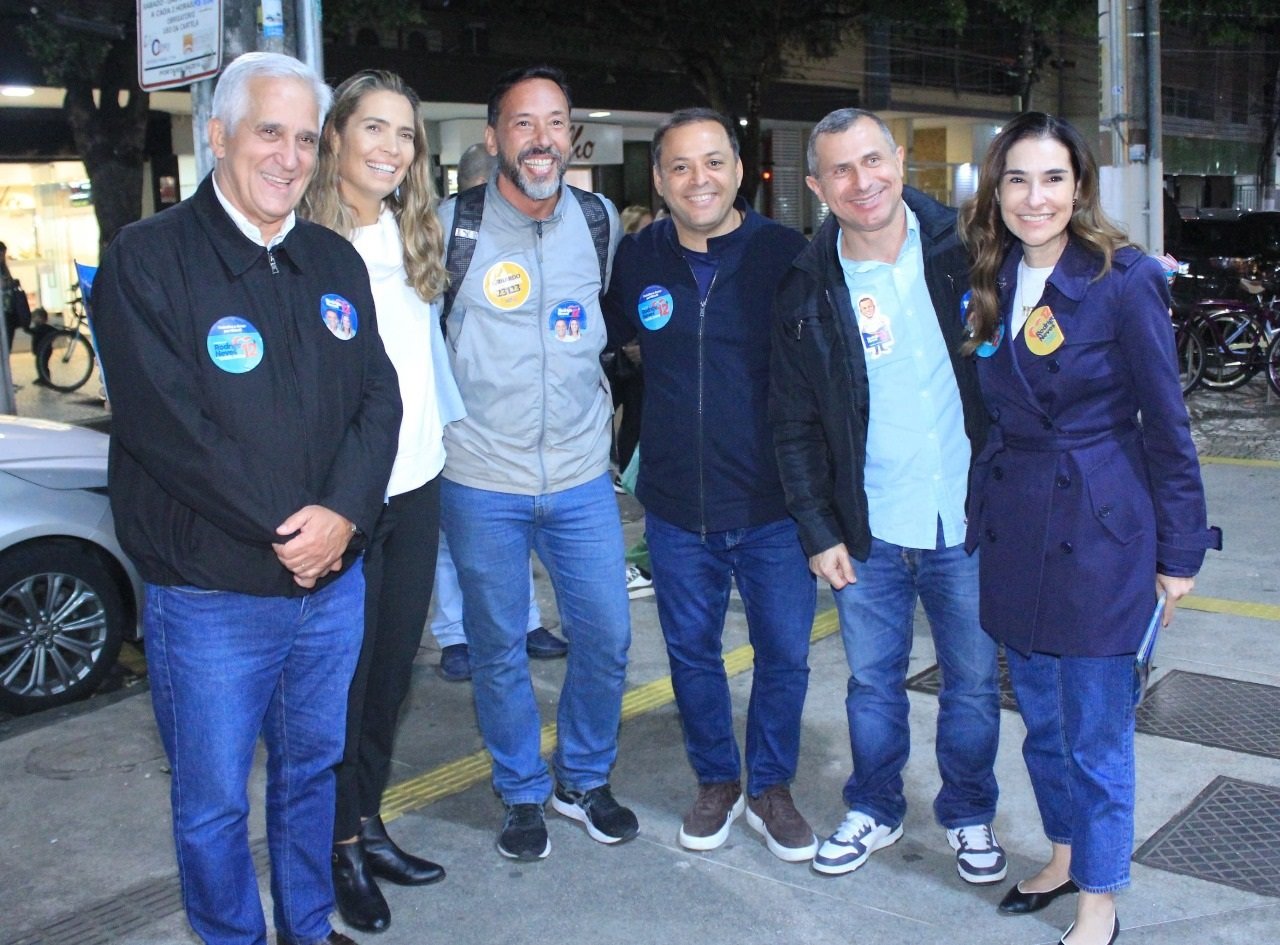 Rodrigo Neves, com os aliados Juliana Benício, Comte Bittencourt, Isabel Swan e Felipe Peixoto, percorre ruas de Icaraí durante agenda de campanha | Divulgação