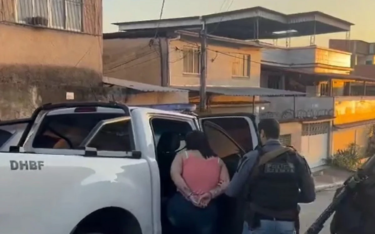 Suspeita de envenenar e roubar idoso é presa na Baixada