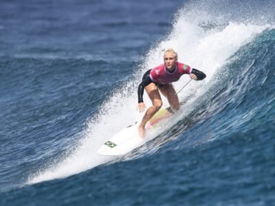 Tati Weston-Webb está na final do surfe nos Jogos Olímpicos