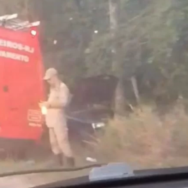 Trânsito lento na Estrada do Guriri após acidente