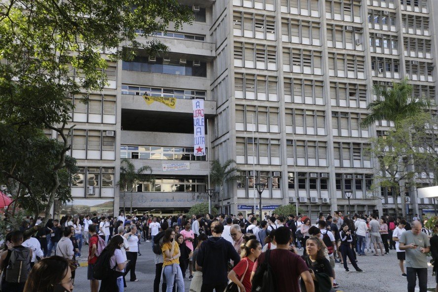 URGENTE! Confusão na Uerj - Vídeos