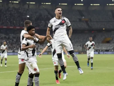 Vasco brilha e vence o Athletico-PR de virada