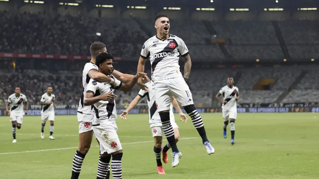 Vasco brilha e vence o Athletico-PR de virada