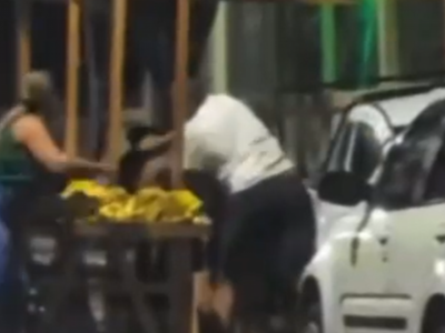 Vendedor de bananas é agredido durante discussão - Vídeo