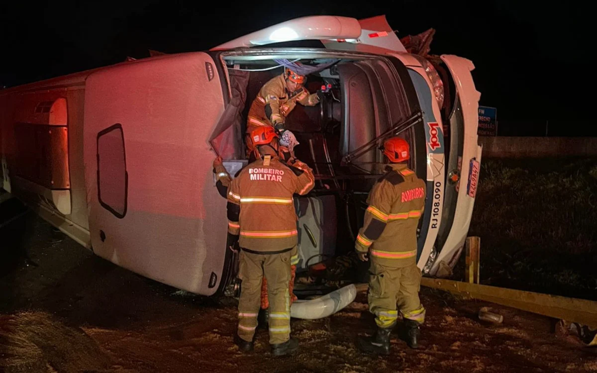 Acidente com ônibus deixa 20 feridos em Seropédica