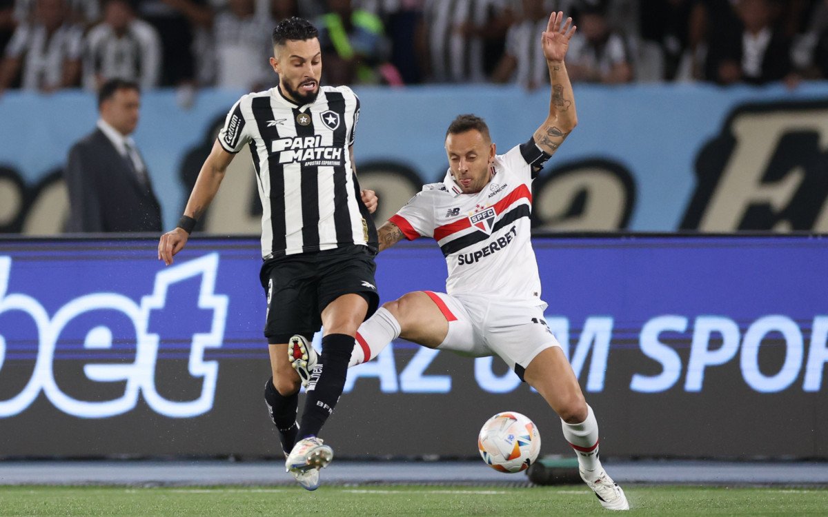 Alex Telles comenta sobre empate do Botafogo contra São Paulo