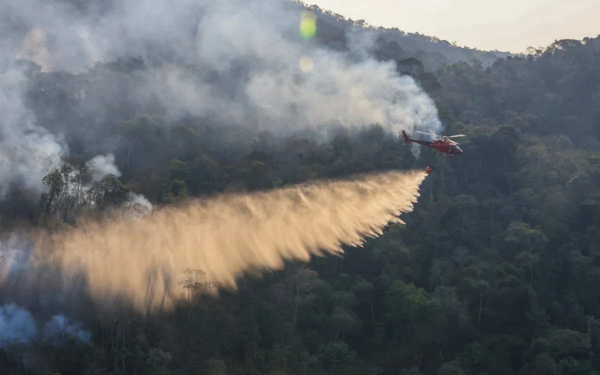 Bombeiros combatem 1.264 focos de incêndio no Estado do Rio