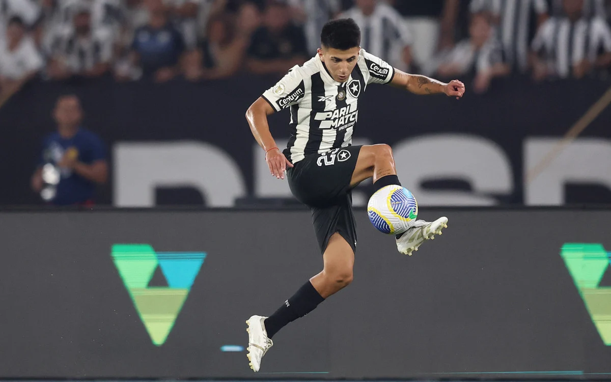 Botafogo: Textor garante Almada no Lyon em 2025