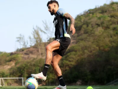 Botafogo reforça defesa para jogo contra o Corinthians