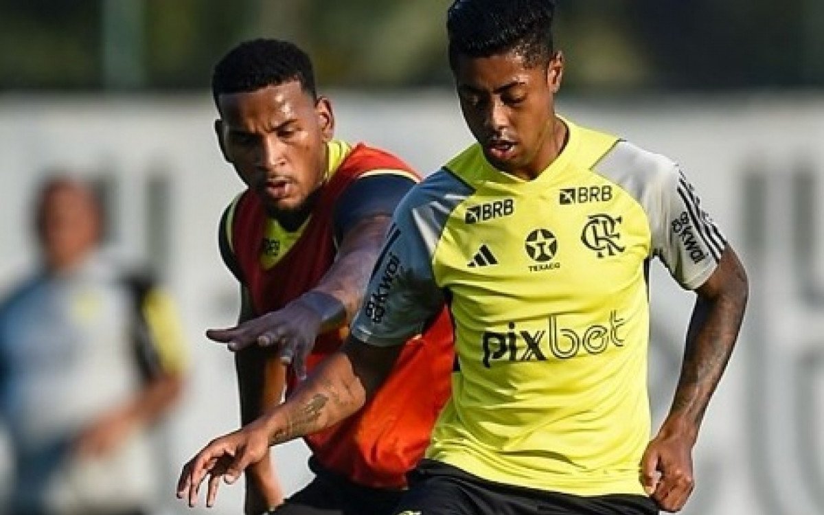 Bruno Henrique e Arrascaeta unidos no ataque do Flamengo