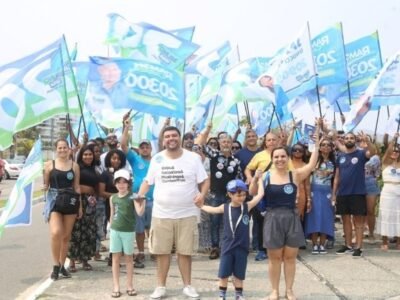 Bruno Lessa (Podemos), candidato a prefeito de Niterói, caminha em Piratininga com Renata Esteves, ouve demandas de moradores e promete romper contrato com o Niterói Rotativo.