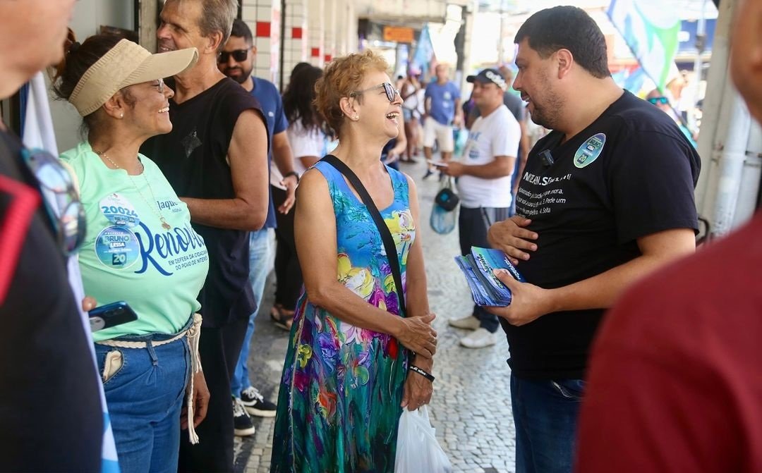 Bruno Lessa faz corpo a corpo no Largo do Marrão e volta a defender parcerias com setor privado