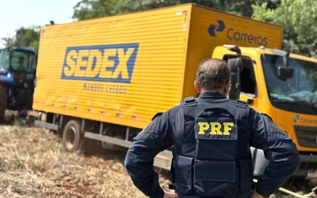 Caminhão dos Correios com drogas é apreendido pela PRF