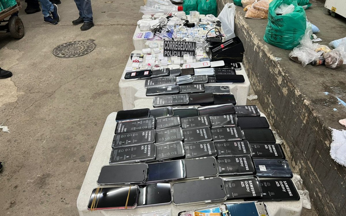 Celulares e drogas apreendidos em revista em presídio