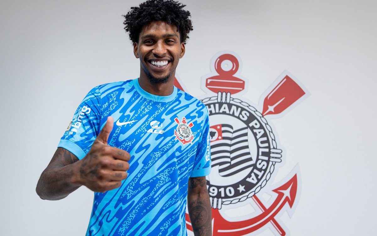 Corinthians tenta comprar Hugo Souza para não pagar multa