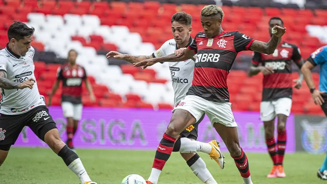 Flamengo perde para o Corinthians em jogo tenso