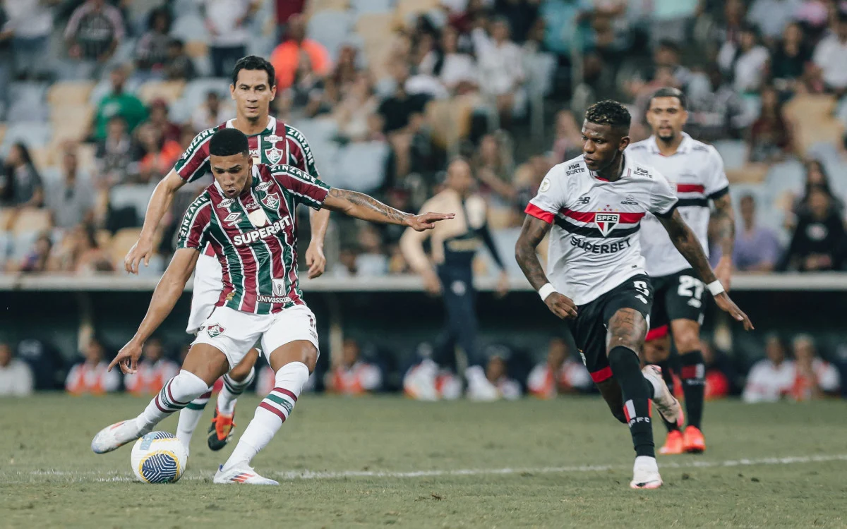 Fluminense vence o São Paulo e respira no Brasileirão