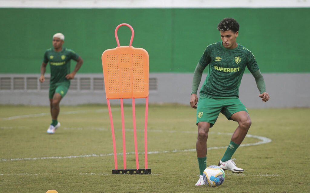 Gabriel Fuentes pode ser titular no Fluminense