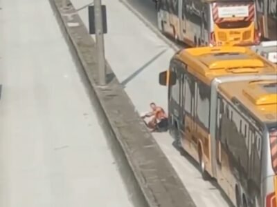 Homem é atropelado por BRT na Avenida Brasil