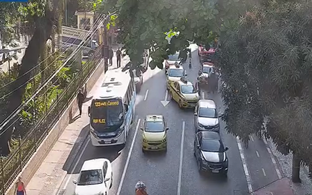 Idosa é atropelada após colisão de carro em moto em Laranjeiras