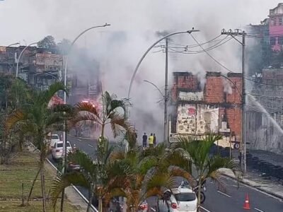 Incêndio atinge galpão na Zona Norte do Rio