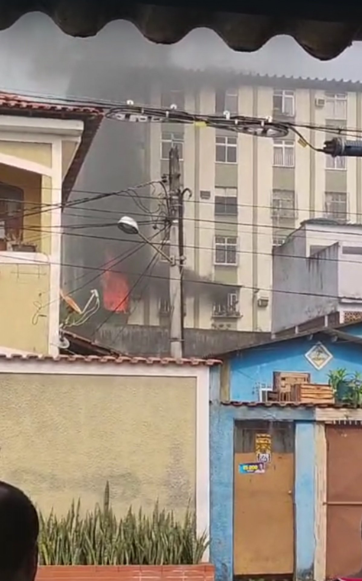 Incêndio destrói apartamento em Coelho Neto