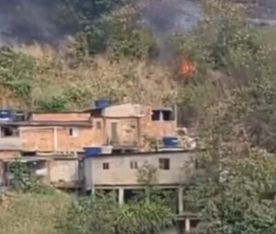 Incêndio em Niterói quase atinge casas - Vídeos