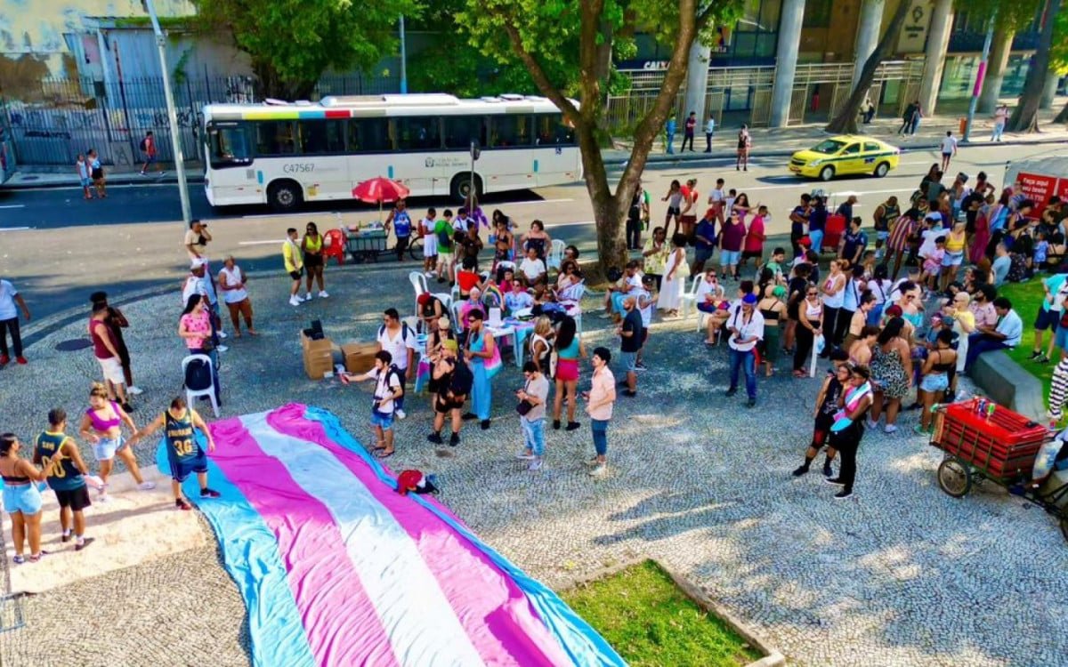 Marcha Trans e Travesti no domingo com serviço social gratuito