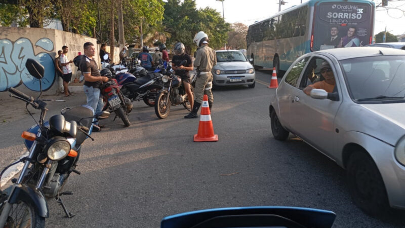 Motopatrulhas realizam operação de trânsito em Macaé