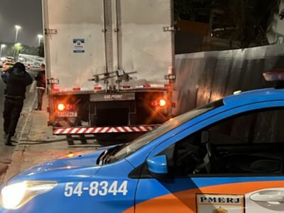 Motorista resgatado durante tentativa de roubo na Maré