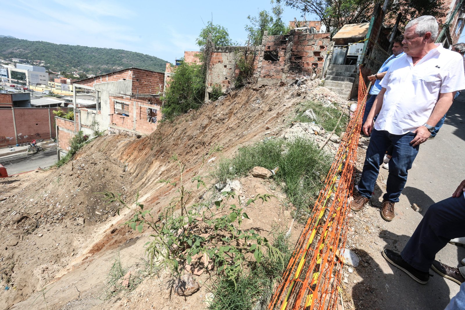 Niterói: Axel Grael visita obras em Bonsucesso