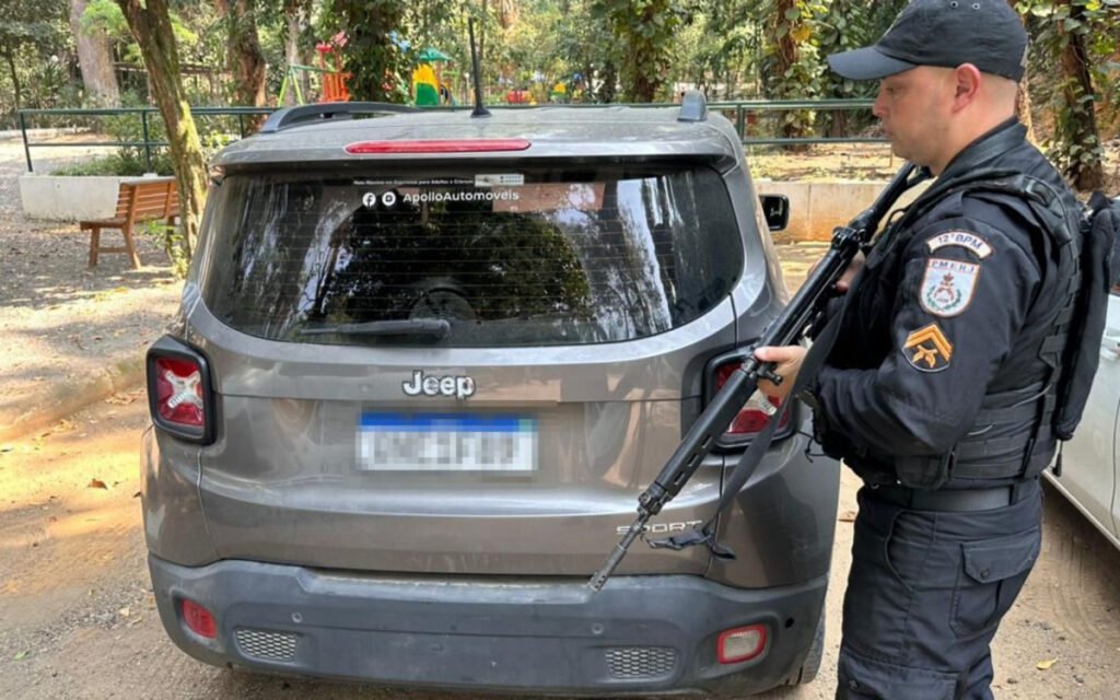 Niterói: PM apreende carga de cigarros e recupera carro roubado