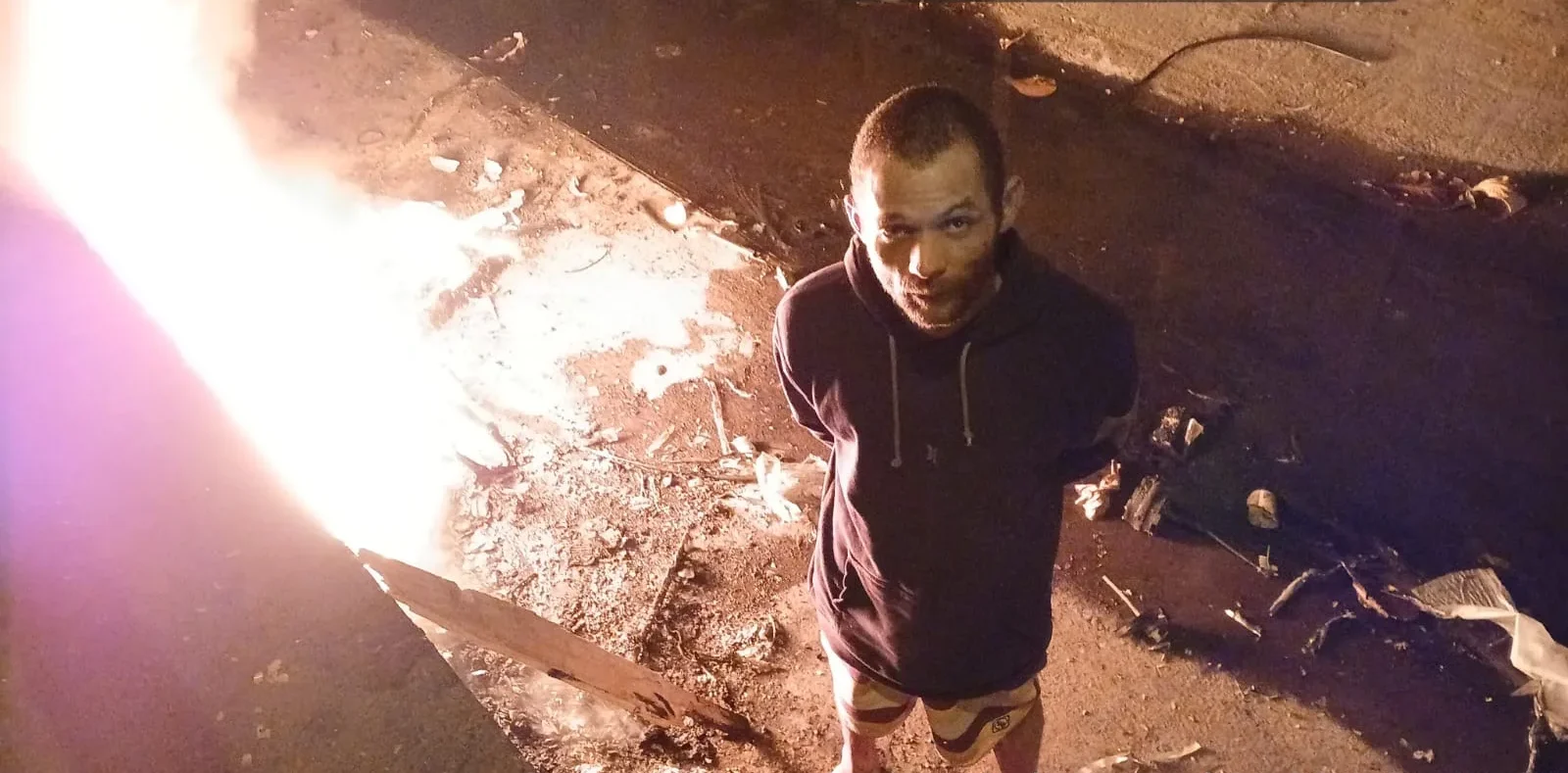 Niterói: Polícia prende ladrão de cabos e dá choque de ordem em Santa Rosa - Vídeos