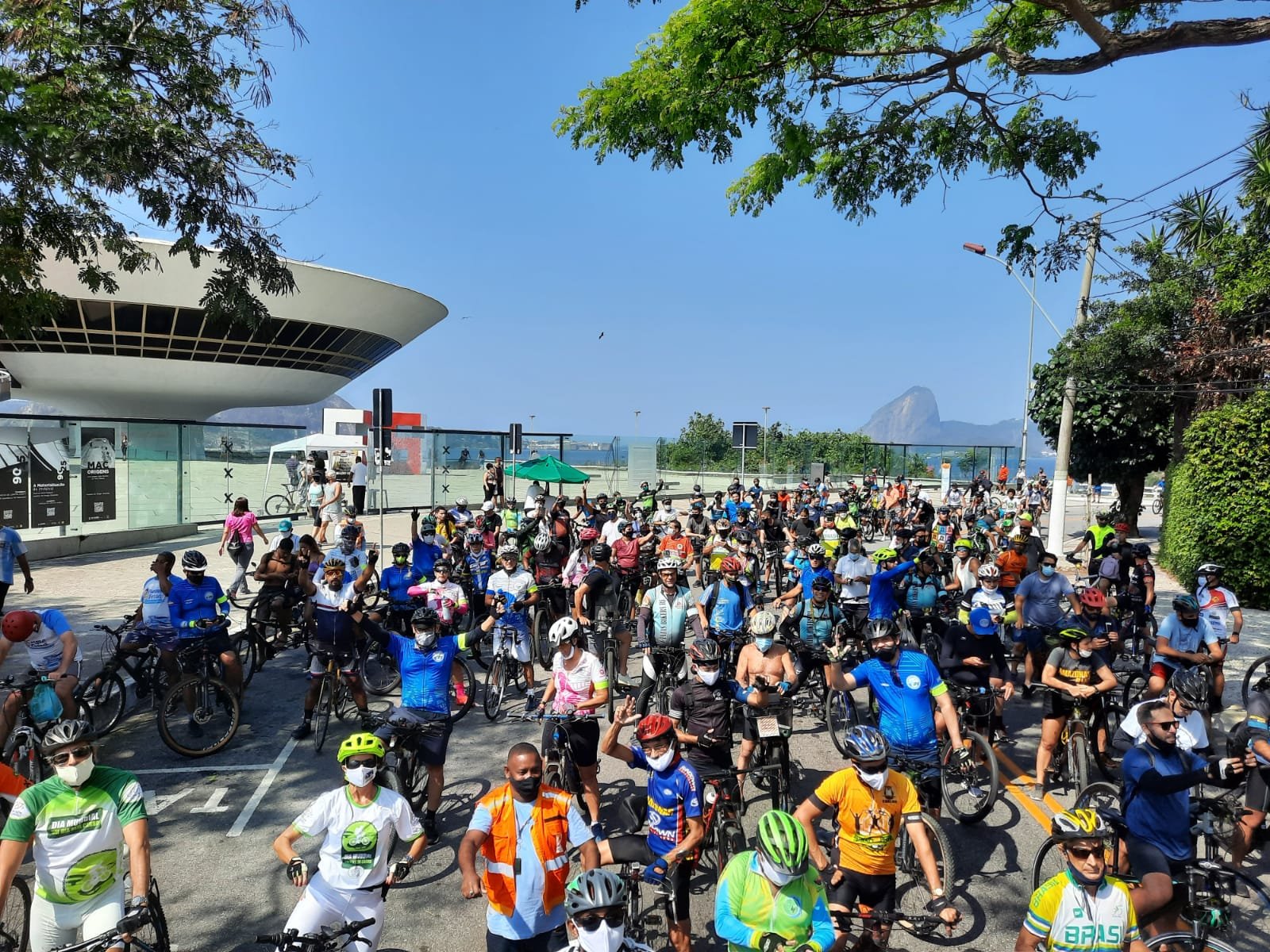 Niterói pedala pelo Dia Mundial Sem Carro
