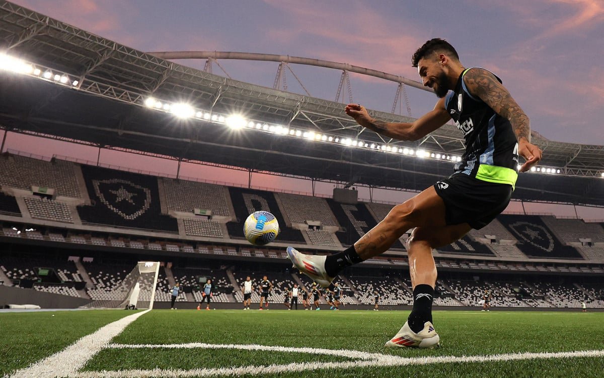Novos reforços do Botafogo estão relacionados para o jogo