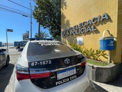 Polícia investiga bebê encontrado morto no valão em Macaé