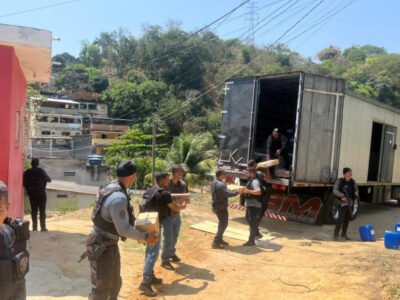 Polícia resgata motorista e recupera carga na Baixada