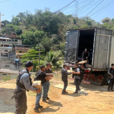 Polícia resgata motorista e recupera carga na Baixada