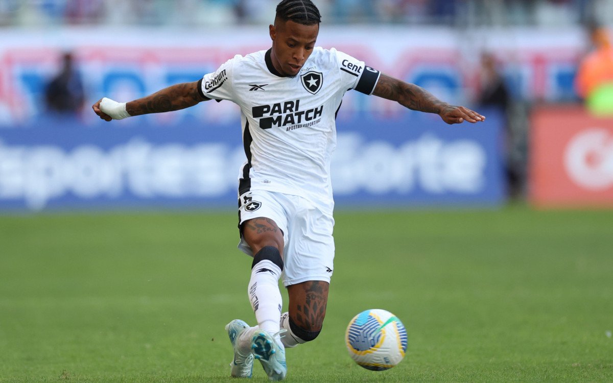 Tchê Tchê pode voltar ao time titular do Botafogo
