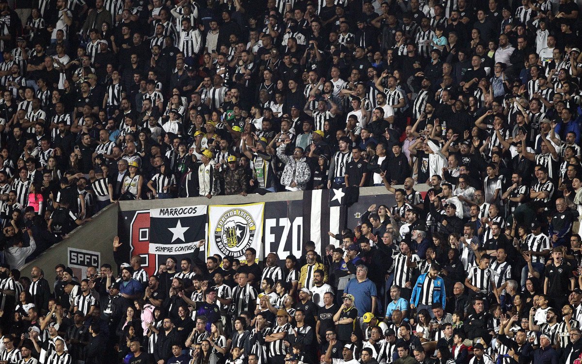 Torcida do Botafogo esgota ingressos para jogo contra São Paulo