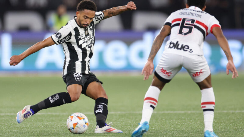 Vitinho brilha em empate do Botafogo contra o São Paulo