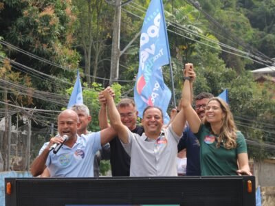 "Correata" de Rodrigo Neves mobiliza multidão de eleitores e apoiadores na Zona Norte de Niterói neste domingo