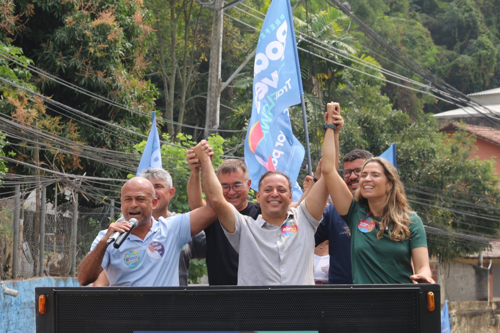 "Correata" de Rodrigo Neves mobiliza multidão de eleitores e apoiadores na Zona Norte de Niterói neste domingo