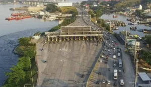 Ponte Rio-Niterói registra dois acidentes com motocicletas nesta quarta-feira (2), deixando trânsito complicado nos dois sentidos da rodovia.
