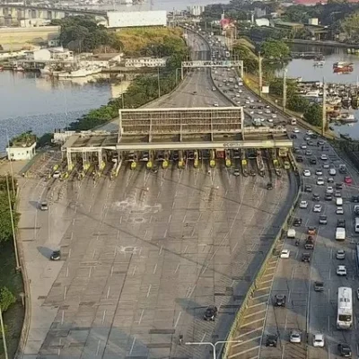 Ponte Rio-Niterói registra dois acidentes com motocicletas nesta quarta-feira (2), deixando trânsito complicado nos dois sentidos da rodovia.