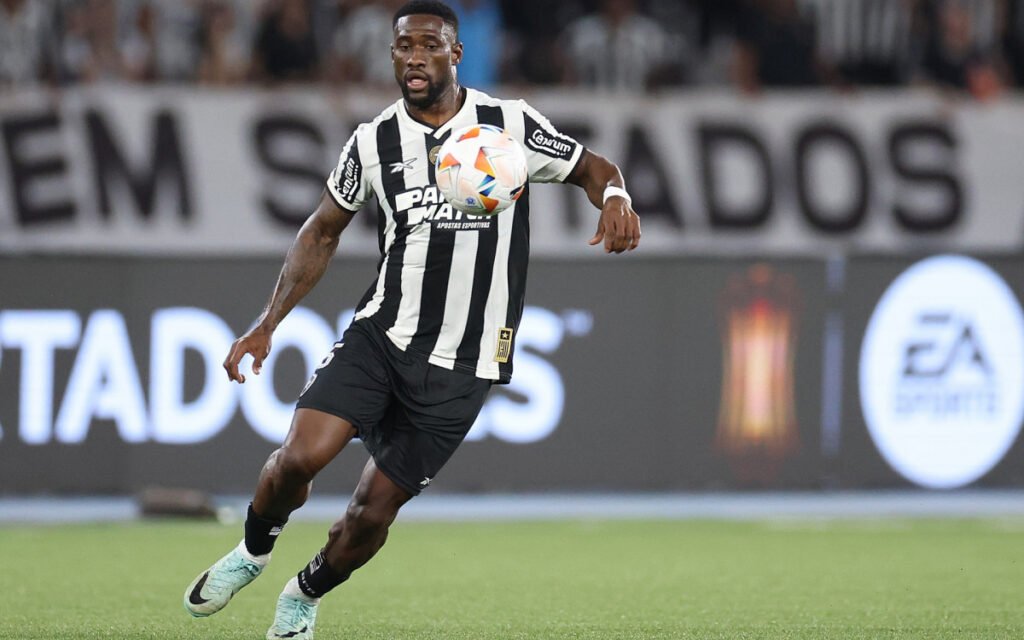 Botafogo: Bastos convocado para Angola nas Eliminatórias