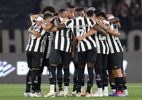 Botafogo atropela Peñarol e fica a um passo da final da Libertadores